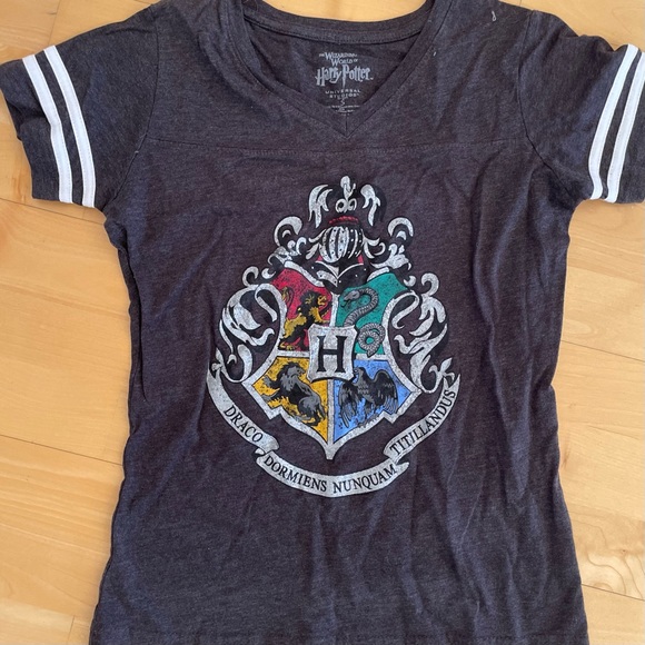 Harry Potter Universal Studios Hogwarts Women’s T-Shirt, Small - Picture 1 of 2